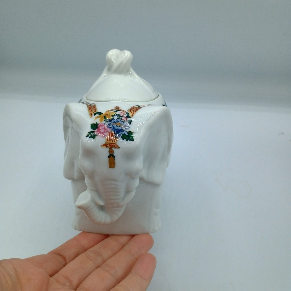 Chinoiserie White Porcelain Elephant With Lid Japan Trinket Box Elizabeth Arden - Picture 4 of 14